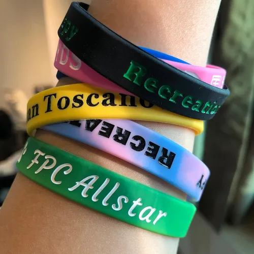 Vista 6 de QEERBSIN 50 PCS Personalized Custom Rubber Silicone Bracelets - Customizable Classic Wristbands for Events, Support, Wedding, Awareness, Motivation