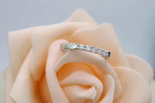 Vista 72 de Dazzlingrock Collection Anillo de boda redondo de 5 piedras preciosas o diamantes para mujer en oro macizo de 10 K/14 K/18 K