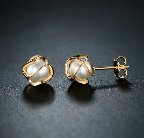 Vista 4 de Barzel Pendientes de botón con perla enjaulada chapados en oro de 18 quilates, 6MM - Hecho en Brasil