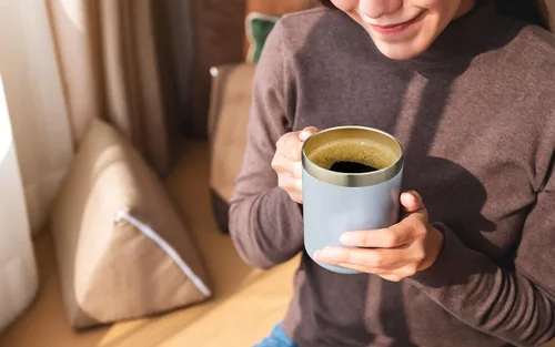 Vista 7 de Taza de café aislada de 12 onzas con asa, taza de café de viaje de acero inoxidable con tapa abatible, vaso de café de doble pared con aislamiento