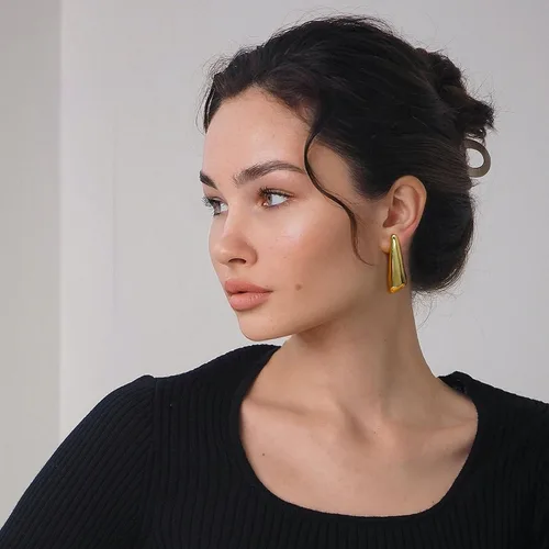 Vista 4 de Aretes colgantes gruesos de oro para mujer, chapados en oro, grandes, minimalistas, geométricos, largos, triangulares, exagerados, para mujer, a