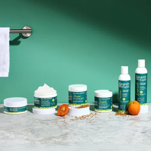 Vista 5 de Strands of Faith Mantequilla hidratante y flexible Colección Holy Grail Incluye aceite de babassu, kukui y baobab Hidrata y revitaliza para un