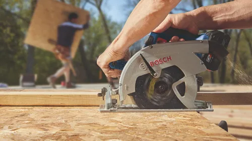 Vista 8 de Bosch GKS18V-26LB14 PROFACTOR 18V Blade-Left 7-1/4 Pulg. Kit de sierra circular con (1) batería de alto poder CORE18V 8 Ah