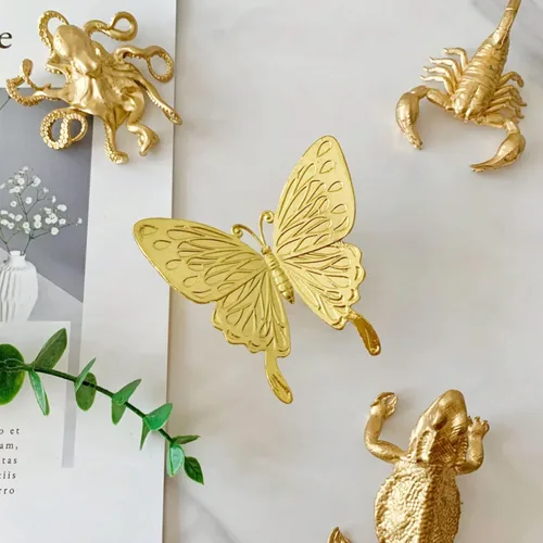 Vista 6 de Mini figura de mariposa dorada, adorno de animal de metal sólido, mini escultura de mariposa para decoración de escritorio en casa, oficina, jardín