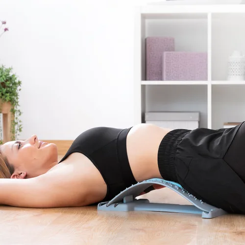 Vista 3 de Soporte Corrector de Estiramiento Lumbar con Puntos de Presión y Magnéticos Lumport InnovaGoods