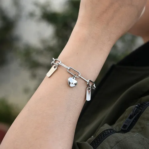 Vista 3 de Top Plaza Pulseras de cadena delicadas para mujeres y niñas, pulsera de corazón de eslabones ajustables con dijes personalizables, pulseras
