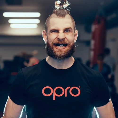Vista 2 de OPRO Protector bucal de nivel instantáneo a presión + correa, protector bucal de protección rápida para lacrosse, jiu jitsu, rugby, artes marciales