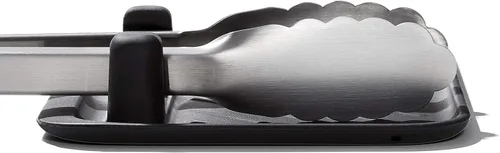 Vista 9 de OXO Good Grips - Herramientas de asar a la parrilla, reposo, color negro
