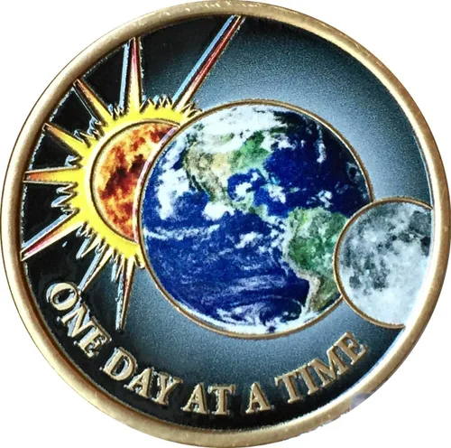 Vista 6 de One Day at a time, universo, dol, luna, tierra medallón de color chip con oración de serenidad