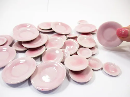 Vista 4 de Casa de muñecas en miniatura de cocina de cerámica 36 platos mixtos color rosa - 5085 Pink plates ceramic craft, tiny kitchenware tableware lot