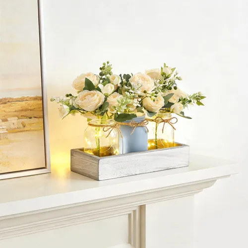 Vista 5 de Mkono Luces de Frasco Mason Centro de Mesa Decoración de Mesa para Comedor Bandeja de Madera Estilo Granja con 3 Frascos Flores Piezas Centrales