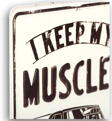 Vista 4 de Letrero de metal con texto en inglés "I Keep My Muscles In the Garage", arte de pared para garaje o tienda
