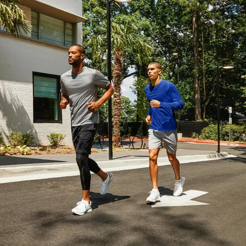 Vista 7 de Hanes Sport Camiseta de manga larga para hombres, paquete de camisetas de rendimiento Cool DRI de secado rápido, camiseta de rendimiento, paquete