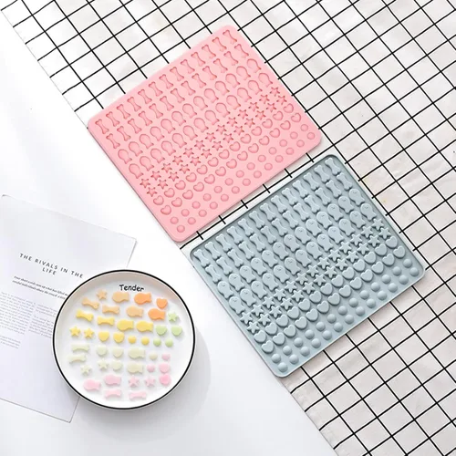 Vista 6 de LELE LIFE Moldes de silicona para gomitas de 130 cavidades, moldes de chocolate semiesfera con forma de corazón y estrella de hueso para dulces