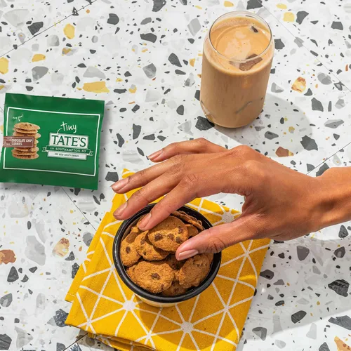 Vista 6 de Tate's Bake Shop Galletas con chispas de chocolate, 50-1 oz Tiny Tate's Cookies