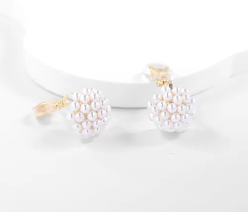 Vista 5 de YOQUCOL Aretes de tuerca con forma de racimo de perlas simuladas, sin perforar, para mujeres y niñas