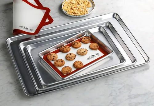 Vista 9 de New Star Foodservice Sartén de aluminio de grado comercial de calibre 12 para bollos, 18 pulgadas de largo x 26 pulgadas de ancho x 1 pulgada