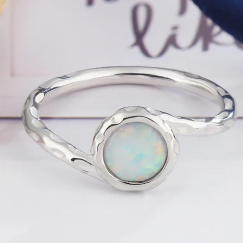 Vista 2 de Anillo solitario clásico de plata de ley 925 con ópalo de fuego
