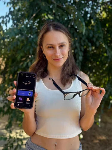 Vista 9 de Gafas Inteligentes Vital para Hombres con Traducción IA – Audio Bluetooth 5.3 de Oído Abierto, Traductor de 164 Idiomas en Aplicación de Teléfono
