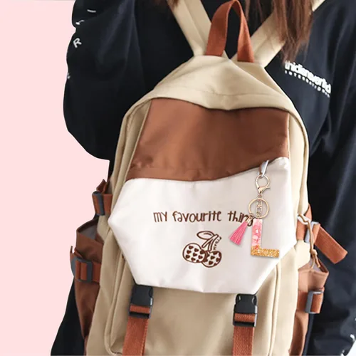 Vista 6 de Suweibuke Lindos llaveros rosados para mujeres y niñas, llaveros de letra inicial con borla, dijes para llaves, bolsos, mochilas