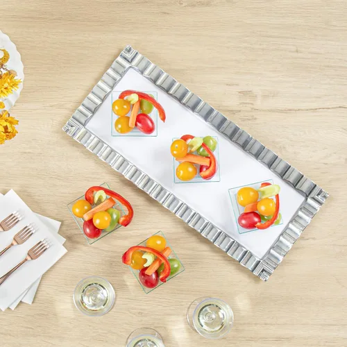 Vista 6 de Restaurantware Mini platos de degustación de 2.5 x 2.5 pulgadas, 100 platos cuadrados desechables de plástico, duraderos y elegantes platos