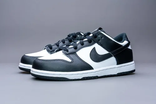 Vista 757 de Nike Kid's Dunk Low Sneaker