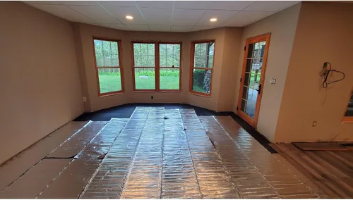 Vista 12 de Calefacción eléctrica radiante por suelo radiante para alfombras, suelos laminados y de madera flotante, corte y giro de 15 pies cuadrados para un