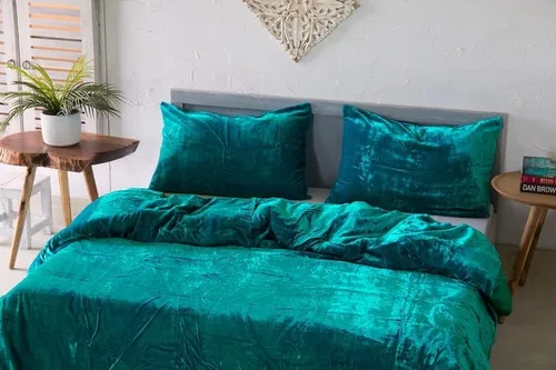 Vista 2 de Funda de edredón de terciopelo sólido ultra-luxe, ropa de cama boho UO, funda de colcha Donna, juego de edredón de 3 piezas, juego de cama de Azul