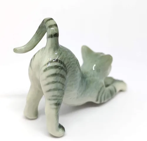 Vista 4 de Figura coleccionable de gato de cerámica cerámica miniatura gris pintado a mano