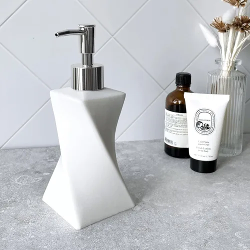 Vista 5 de Dispensador de jabón blanco moderno con bomba plateada para baño y cocina, estilo de arte contemporáneo, acabado mate, a prueba de óxido, 8.5 onzas