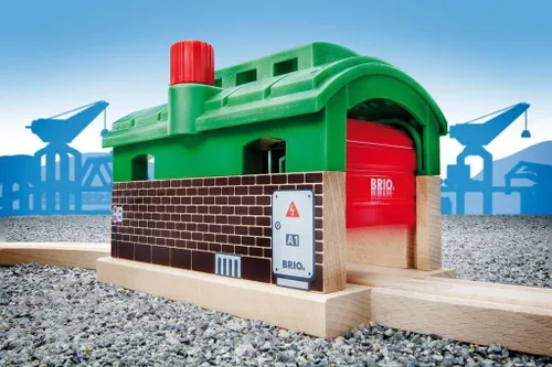 Vista 4 de BRIO World 33574 - Cochera de tren - 1 pieza de accesorio de tren de juguete de madera para niños a partir de 3 años