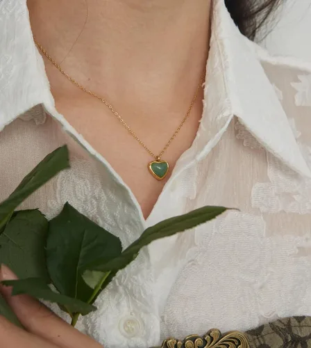 Vista 2 de Temoto Carnelian Crystal Stone Gold Heart Necklace for Women Red Pendant Necklaces Natural Healing Protection Anniversary Birthday Valentines Day