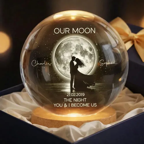 Vista 3 de Pofily Pareja besándose bajo la luz de la luna, Fase lunar personalizada por fecha, luz nocturna LED de bola de cristal personalizada, regalo