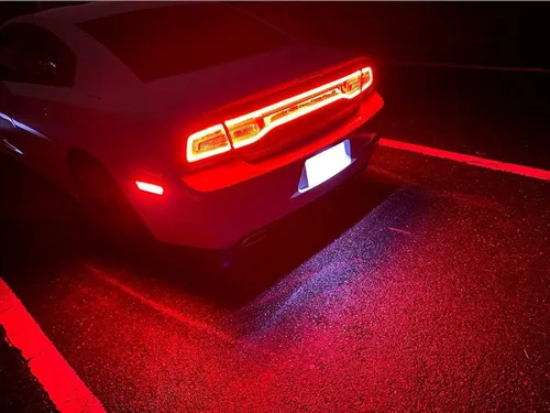 Vista 4 de (2) Luces iJDMTOY con señalización lateral trasera y luces LED 36-SMD rojas para Dodge Challenger modelos 2008 a 2014 y Dodge Charger modelos 2011 a