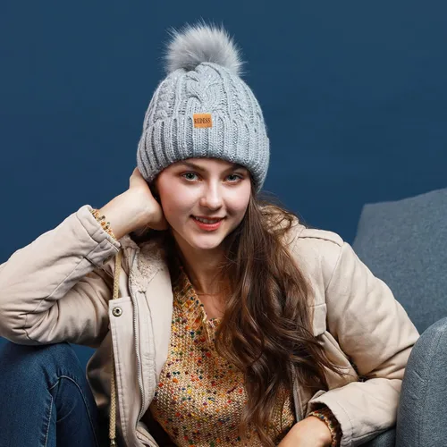 Vista 6 de REDESS Women Winter Pompom Beanie Hat with Warm Fleece Lined, Thick Slouchy Snow Knit Skull Ski Cap