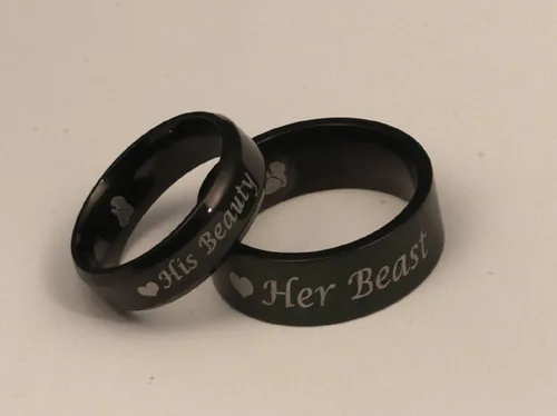 Vista 5 de Blowin His BeautyHer Beast Love - Anillo de compromiso de acero inoxidable negro con corazón