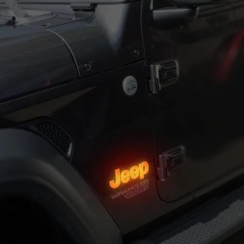 Vista 3 de AUTOGEM Jeep - Emblema de guardabarros iluminado LED, cara plateada, carcasa negra, juego de 2 piezas