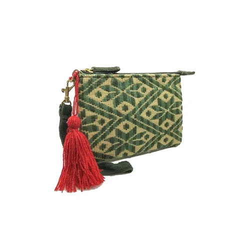 Vista 2 de Monedero "Rosario", hecho por Jühue Artesanal, Bolso hecho a mano hecho en México, Bolso verde, bordado a mano, pieza única, Bolso bordado, Bordado