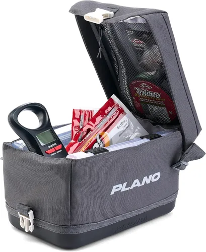 Vista 7 de Plano Bolsa de aparejos de pesca de vanguardia para fines de semana, base impermeable moldeada, almacenamiento espacioso, mangas de herramientas