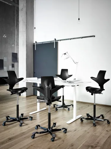 Vista 6 de HAG Capisco Puls - Silla de escritorio ajustable para sentarse a pie, marco negro, cojín parcial negro
