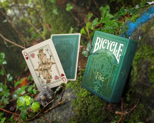 Vista 4 de Gent Supply - Juego de cartas Bicycle Creatures of The FAE, color verde