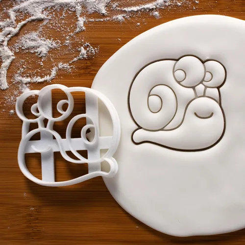 Vista 3 de Juego de 3 cortadores de galletas con temática caprichosa (diseños: seta, caracol, y hoja de arce), 3 piezas - Bakerlogy
