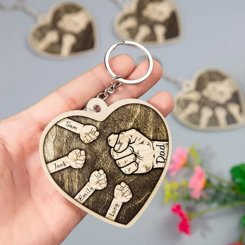 Vista 6 de Llaveros personalizados para el primer día del padre, regalos grabados con nombre personalizado en forma de corazón para papá y abuelo