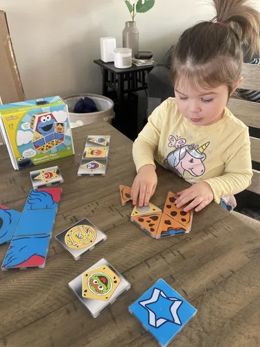 Vista 9 de CreateOn Juego magnético con formas de monstruo de galletas de Barrio Sésamo, juguetes de construcción magnéticos, juguetes educativos STEM