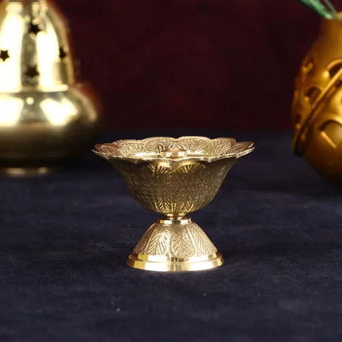 Vista 4 de SATVIK - Lámpara de aceite con forma de flor de latón, diseño grabado en metal Devdas, Diwali, Puja, Pooja, Mandir, lámpara de aceite para templo