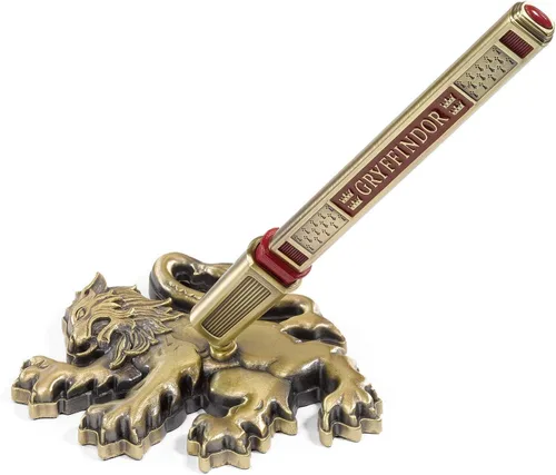 Vista 2 de Noble Collection The Harry Potter Gryffindor House - Soporte para bolígrafo y escritorio de metal fundido a presión y soporte de mascota de león