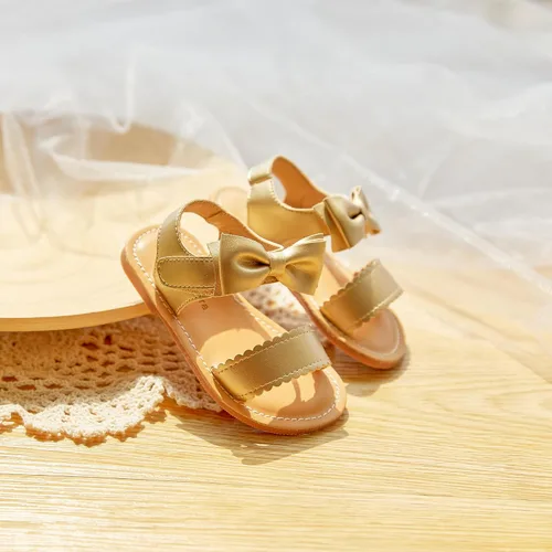 Vista 2 de Felix & Flora Sandalias para niña pequeña - Zapatos de vestir para niña de flores, puntera abierta, zapatos planos de verano para niños pequeños