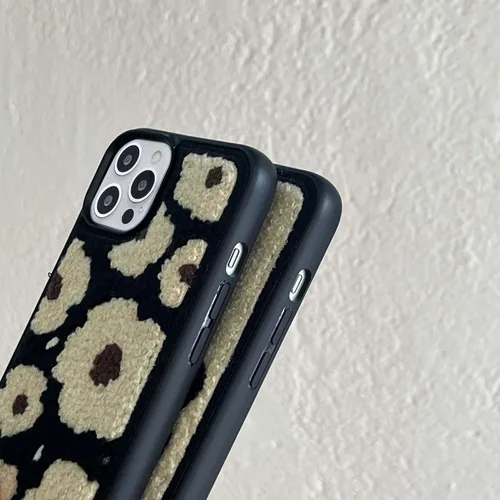 Vista 7 de Funda con diseño de flores retro, bonita funda negra floral para iPhone 13, fabulosa funda de protección femenina peluda para iPhone 13