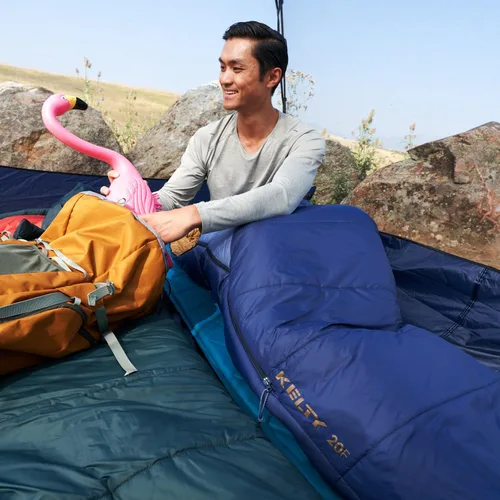 Vista 18 de Kelty Cosmic Relleno Sintético 20 Grados - Saco de Dormir para Mochileros – Correas de Compresión, Bolsa de Almacenamiento Incluida Azul oscuro