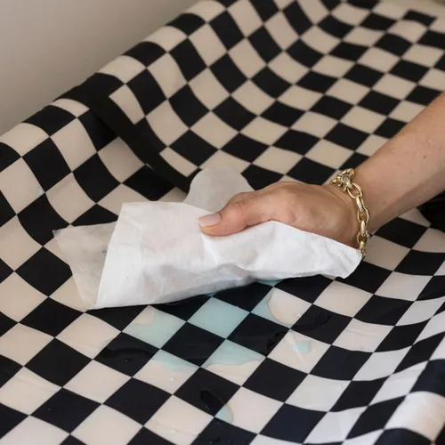Vista 8 de Tiny Twinkle Cambiador de pañales para tocador y mesa de guardería, impermeable, lavable y a prueba de desorden con correa de seguridad, base